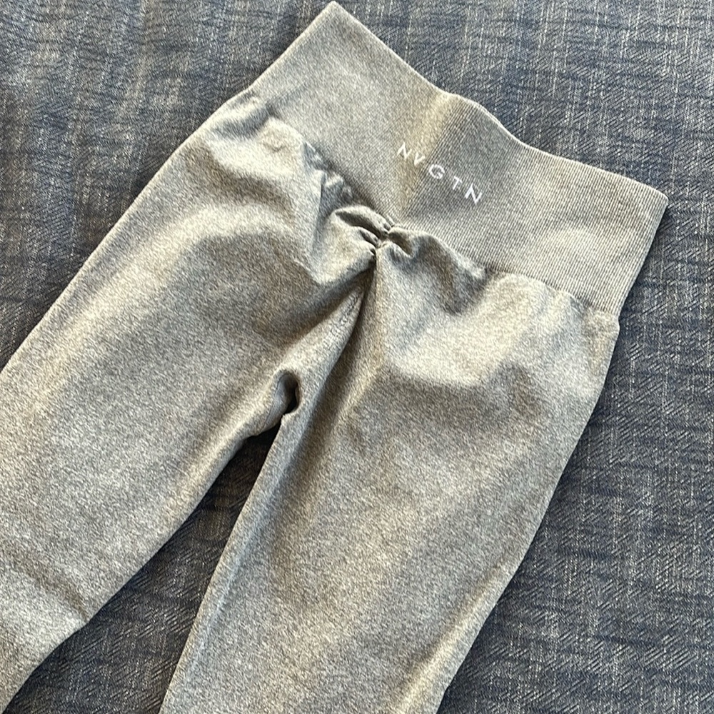 NVGTN seamless scrunch leggings grey size Small size is faded
